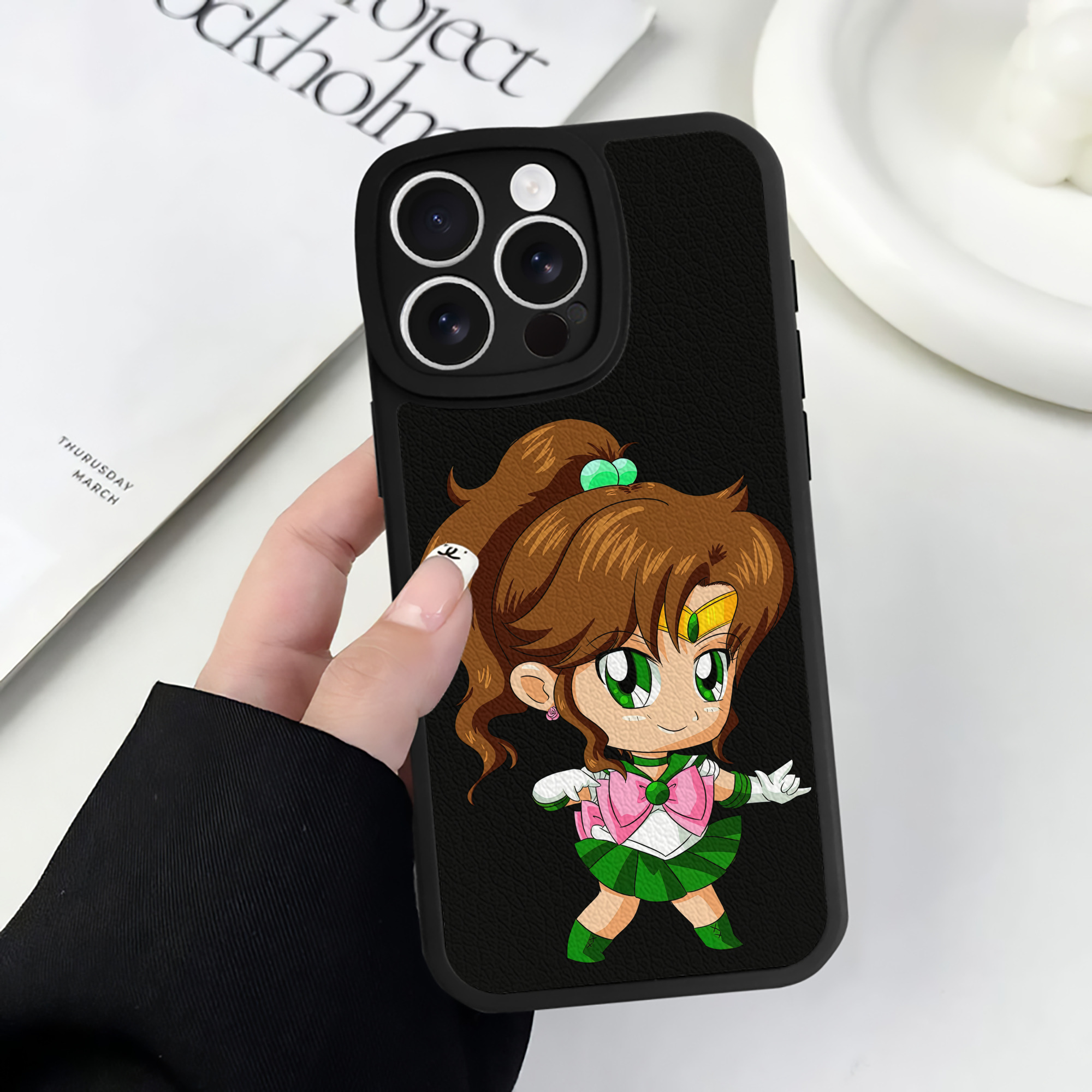 （画像用） 美少女戦士セーラームーン 木野 まこと きの まこと Sailor Moon Kino Makoto （セーラージュピター；Sailor Jupiter） 【iPhone 16シリーズ対応】シリコンスマホケース（レザー調） 材質：シリコン